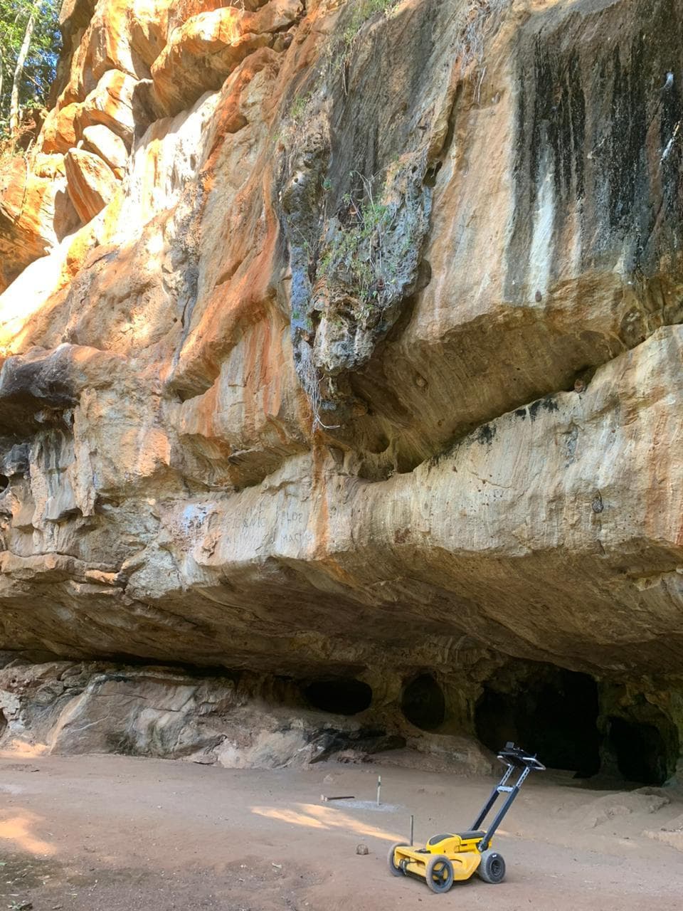 Aplicação de georadar em arqueologia - método não destrutivo para localização de artefatos